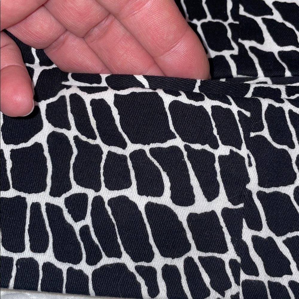 Studio Works Black & White Geometric Lined 3 Button 3/4 sleeve blazer. Size LP - Picture 8 of 13